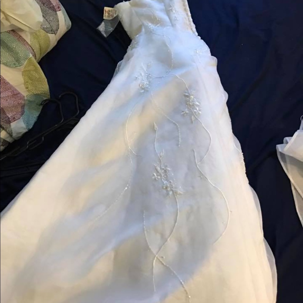 Beautiful Wedding Gown NWT - Picture 7 of 8